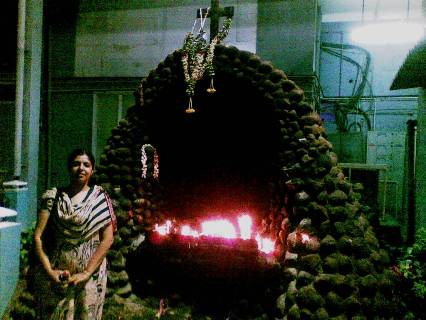 Anu lighting candles at CMC Vellore, Apr-10